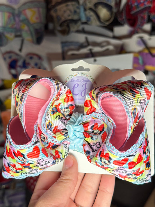 Minnie Mouse with multicolor background