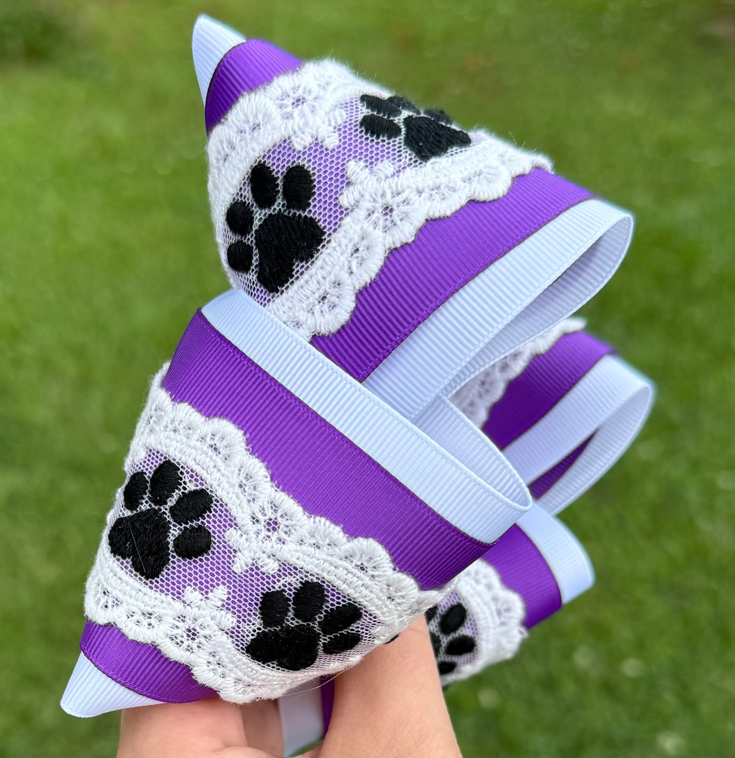Paw print lace bows