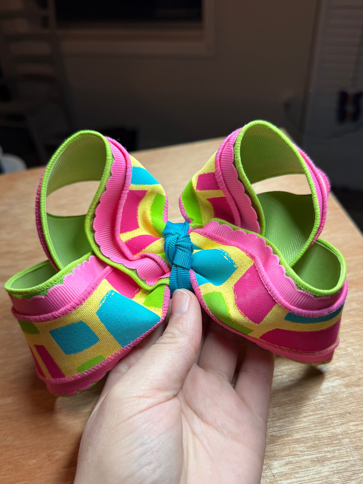 Lime green with hot pink SCALLOP