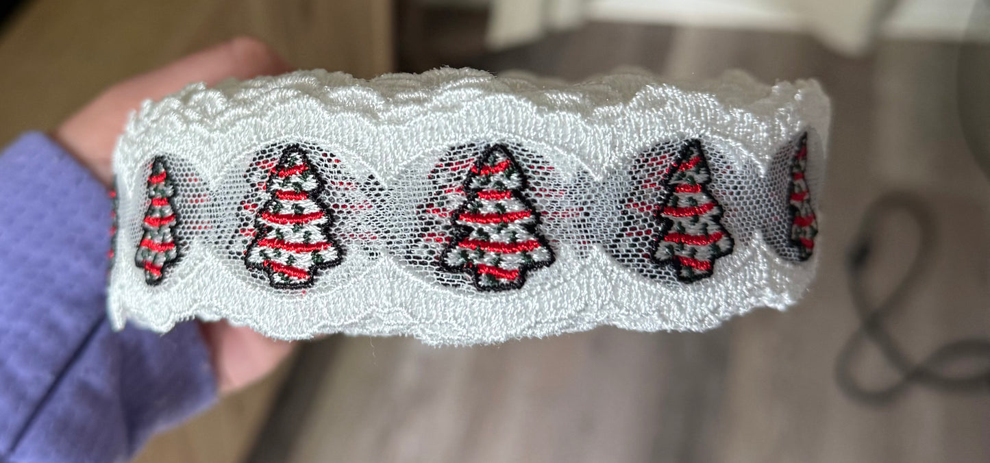 Christmas Tree Cakes lace bows