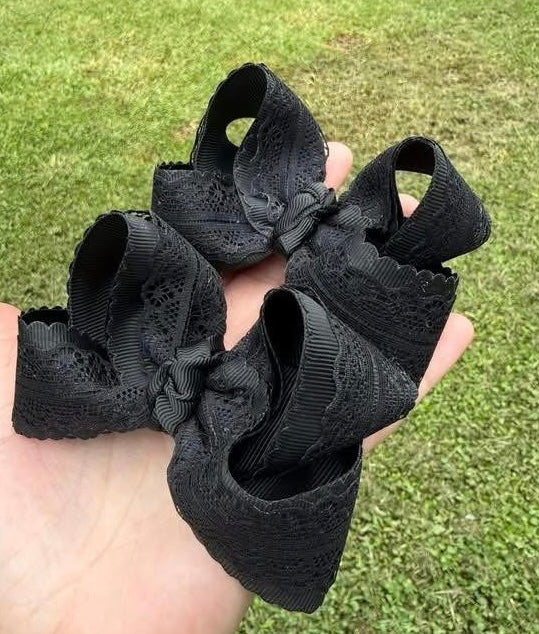 Scallop and lace piggies - multiple color options