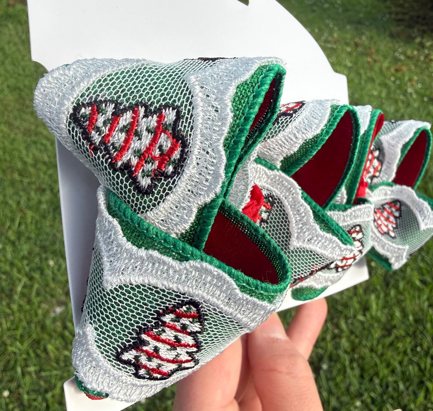 Christmas Tree Cakes lace bows