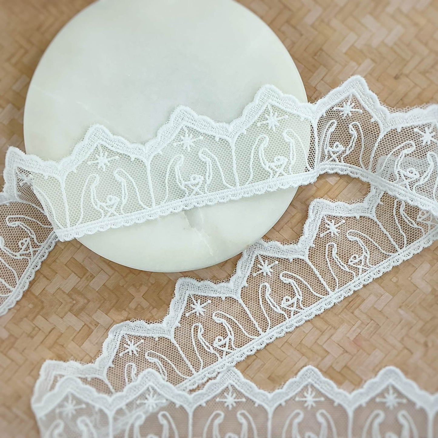 Nativity bow lace